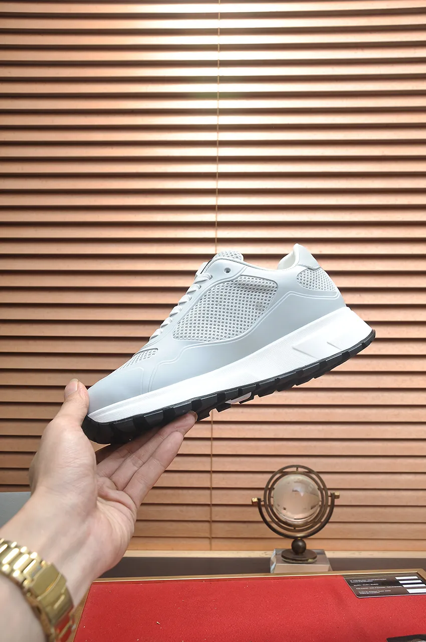 Men's shoes 💰580💶 [PRADA] Top original items, new seasonal styles, high-quality original items, top-grade high-mercerized cowhide combined with original breathable fabric + imported glue, imported stretch fabric inside with original cowhide feet, original thick outsole! Quality guaranteed! Code 38-45 (45 customized)